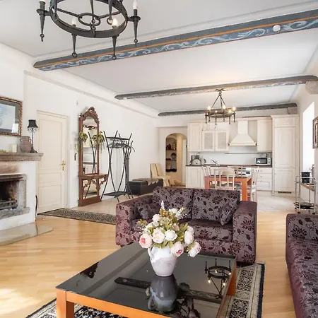 Dream - Historical 3-bedroom With Sauna & Fireplace Apartment