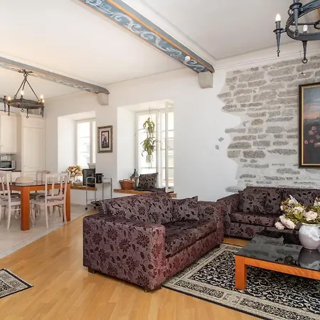 Dream - Historical 3-bedroom With Sauna