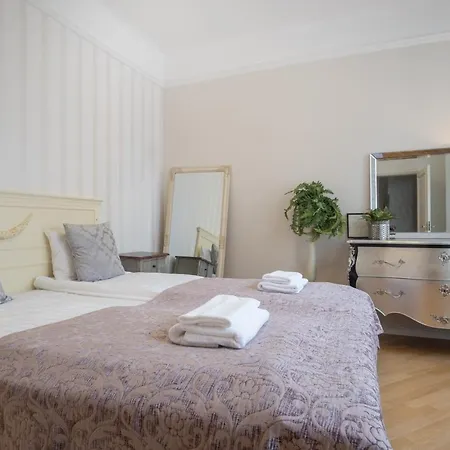 Apartamento Dream - Historical 3-bedroom With Sauna & Fireplace